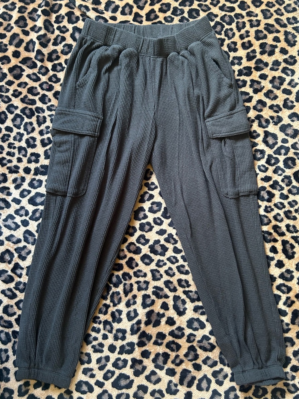 aerie charcoal gray Waffle-Knit Cargo jogger sweatpants size s